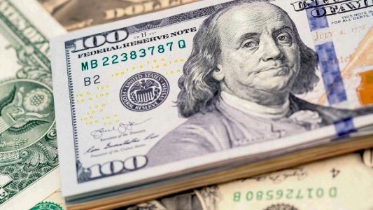 El dólar blue saltó ocho pesos y alcanzó un nuevo récord