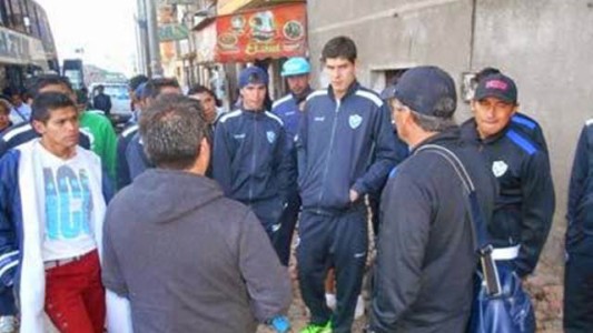 San José llega mal dormido, sin sueldo y casi sin técnico a jugar con River