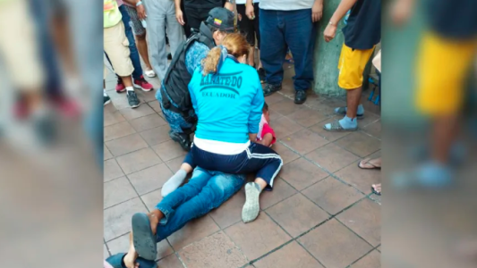 Es campeona de artes marciales y salvó a una mujer que era golpeada por un hombre en la calle