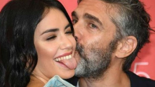 Lali y Leo Sbaraglia, a los besos
