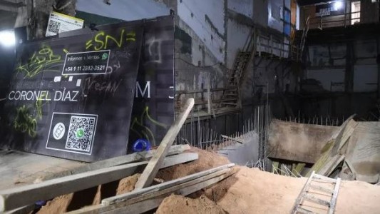 Rescatan a obrero atrapado bajo escombros tras derrumbe de obra en construcción