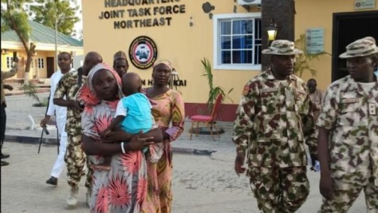 A 8 años del secuestro masivo en una escuela de Boko Haram, liberaron a dos chicas