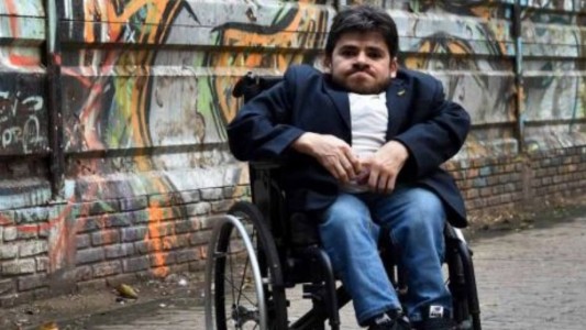 Franco Rinaldi se cayó de su silla de ruedas y sufrió una fractura