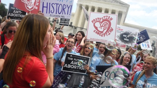 La Corte Suprema de Estados Unidos revocó el derecho constitucional al aborto
