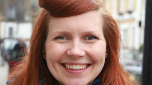 La mujer que lleva tres años sin lavarse el pelo con shampoo