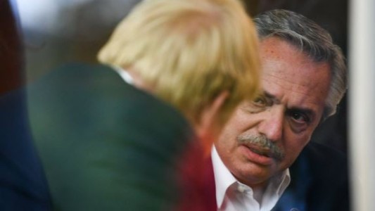 Alberto Fernández le reclamó a Boris Johnson retomar la negociación por Malvinas