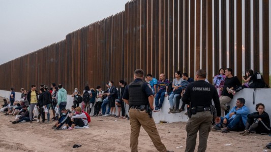 EE.UU: Corte Suprema da luz verde a Biden para poner fin a programa migratorio de Trump