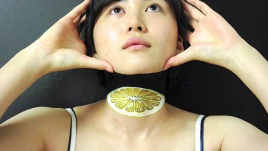 Un artista logró separar su cabeza del cuerpo con maquillaje