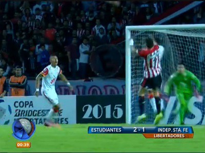 Estudiantes se quedó con el partido de ida ante Independiente Santa Fe