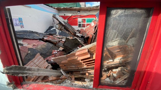 Se derrumbó el techo de una vivienda y una nena de 3 años fue rescatada de abajo de los escombros