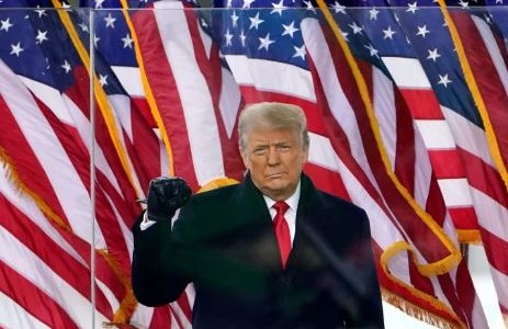 Trump fue destituido como director de su empresa de medios investigada por la Justicia