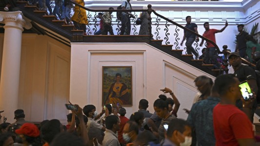 Manifestantes se niegan a dejar palacio en Sri Lanka hasta renuncia del presidente