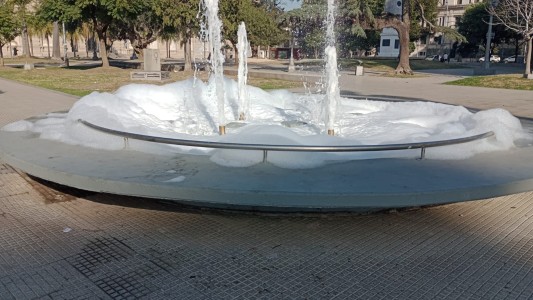 Dos fuentes aparecieron con espuma en Santa Fe