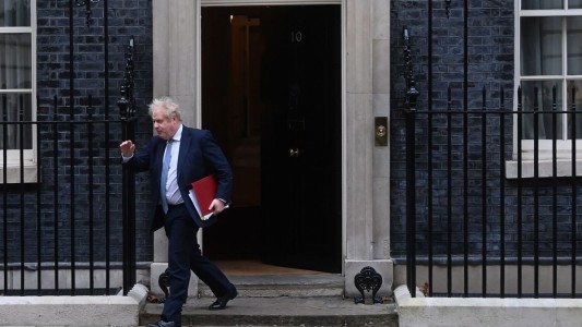 Boris Johnson anunció que no respaldará a ningún candidato en la interna conservadora para su reemplazo