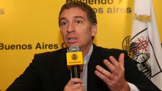 Santilli:"El Gobierno de la Ciudad acaba de entregar el permiso para instalar la carpa docente"