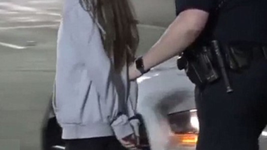 Adolescente le puso la almohada en la cara a su hermanita y la mató: la madre le había pedido que la calmara