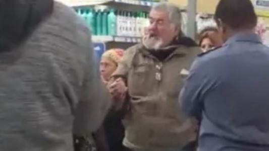 Raúl Castells irrumpió en un supermercado para reclamar comida: "Fue un mensaje para el Gobierno”, dijo
