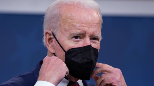 Biden contrajo covid-19: presenta "síntomas muy leves"