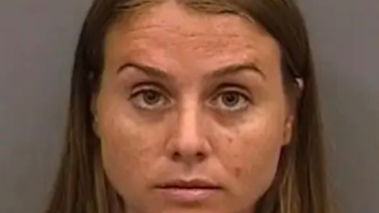 Una joven niñera quemó a un nene de 10 años con una olla de agua hirviendo como "forma de disciplina"