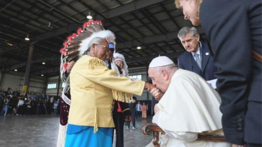 El Papa llegó a Canadá en un viaje de "penitencia" por los abusos contra los indígenas