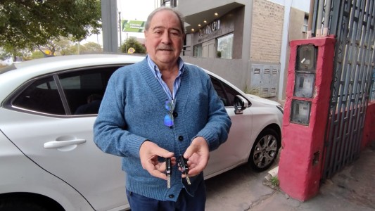 Simularon ser clientes y se llevaron un auto de una concesionaria