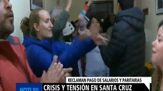 Santa Cruz: docentes tomaron el Ministerio de Economía