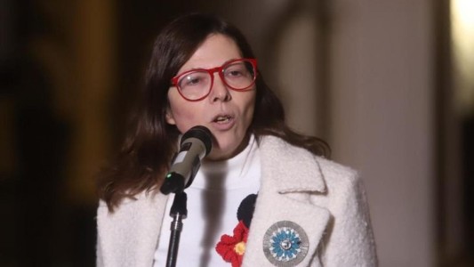 La ministra Batakis puso su renuncia a disposición del Presidente