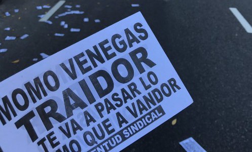 Repartieron volantes con amenazas al "Momo" Venegas en el acto de la CGT