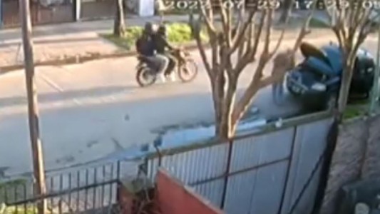 Video: le gatillaron en la cabeza después de robarle, pero la bala no salió