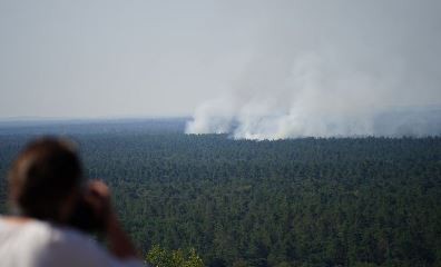 Un incendio "sin precedentes" afectó un bosque de Berlín tras la explosión de depósito de municiones