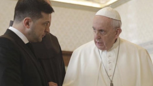 El papa Francisco habló con Volodímir Zelenski sobre la guerra en Ucrania