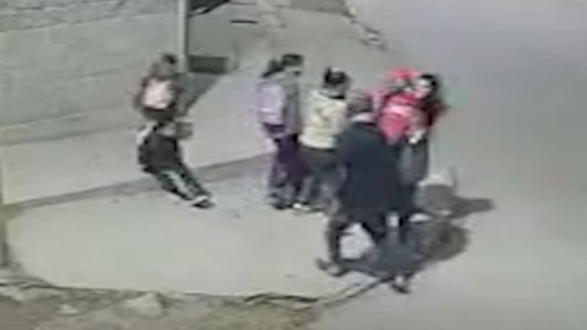 Video: Roban a madres que esperaban el colectivo con sus hijos para ir a la escuela