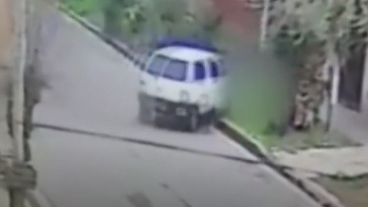 Castelar: corría una picada, perdió el control del auto y atropelló a una mujer