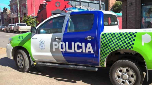Detienen a una pareja acusada de atacar al propietario de la casa que alquilaba en Merlo