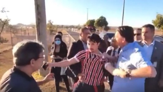 “Cobarde y vago”: Jair Bolsonaro reaccionó mal ante un youtuber