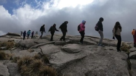 “Es muy confuso todo”, dijo la tía de la joven que falleció tras descompensarse en cerro Champaquí