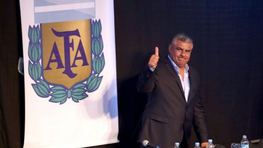 En medio de la polémica por la modificación de los torneos, "Chiqui" Tapia ratificó: "Los descensos siguen vigentes"