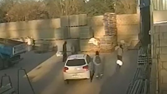 Golpe comando a un corralón de Merlo: se llevaron $100.000 y maquinarias en minutos