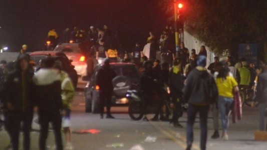 Dos facciones de la barra de Olimpo se enfrentaron a tiros y pedradas