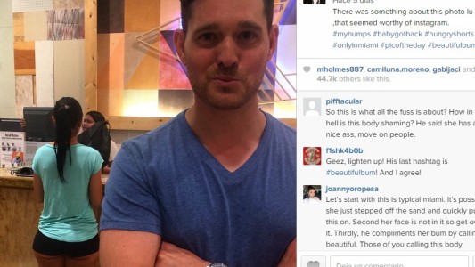 Critican a Michael Bublé por burlarse de la cola de una mujer