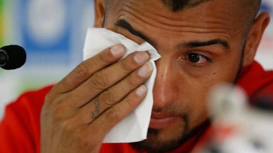 Entre lágrimas, Arturo Vidal se disculpó tras su accidente y seguirá en la Copa