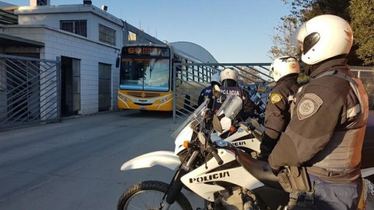 El gobierno de Córdoba quiere declarar "servicio esencial" al transporte público