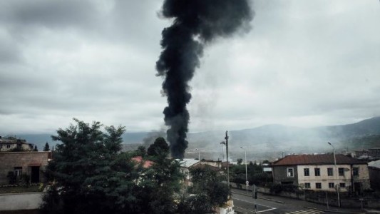 Armenia y Azerbaiyán reportaron enfrentamientos armados en la frontera común