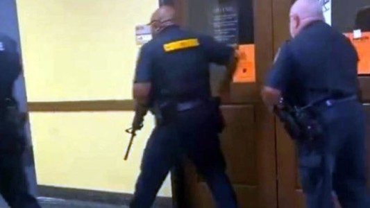 EEUU: un grupo de la SWAT ingresó armado a una escuela