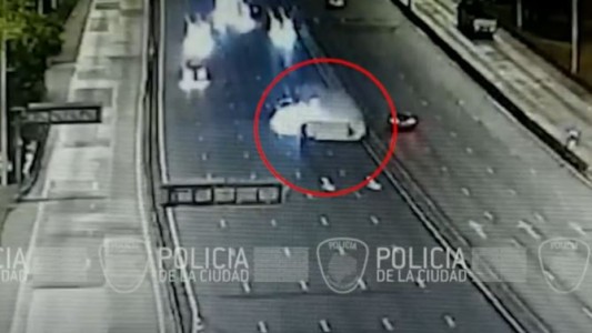 Una camioneta volcó en la General Paz y generó fuertes demoras