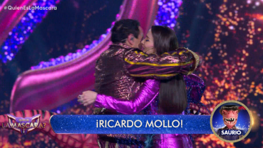 Ricardo Mollo desenmascarado y a los besos con Natalia Oreiro