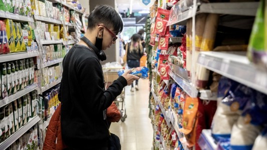 Una familia porteña necesitó en agosto $121.159 para no ser pobre y $186.136 para ser de clase media