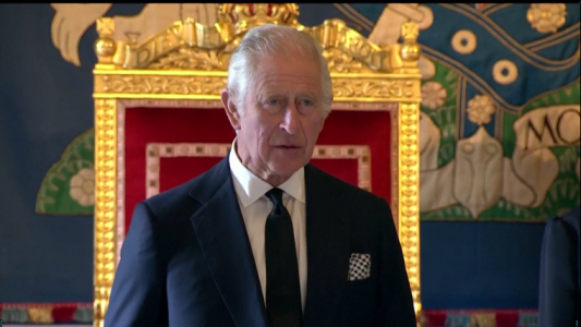 Carlos III finaliza su primera gira como Rey en medio de aplausos y abucheos