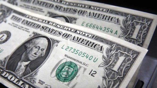 La cotización del dólar blue subió a $277 y el "contado con liqui" superó los $300