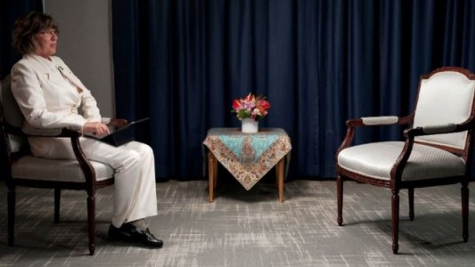 El presidente iraní suspendió una entrevista con una periodista, porque se negó a utilizar el velo